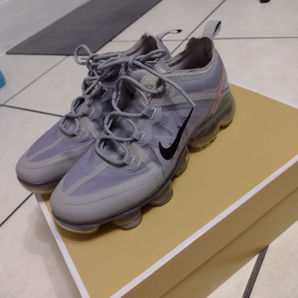 Women's grey vapormax sneaker